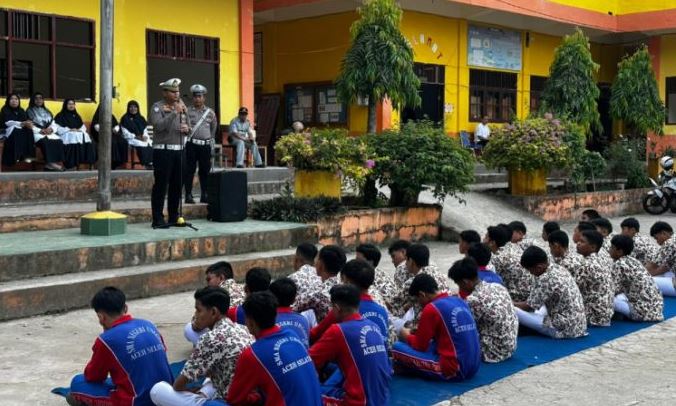 Satlantas Aceh Selatan Edukasi Pelajar Soal Tertib Lalu Lintas Lewat Program Polisi Saweu Sikula